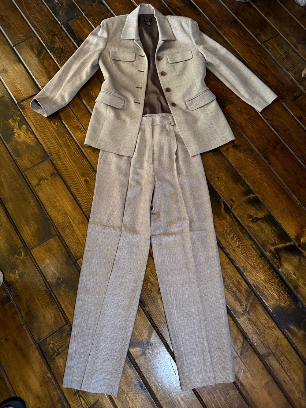 Morgan Taylor women  Two-Piece Suit in Taupe - Picture 6 of 13